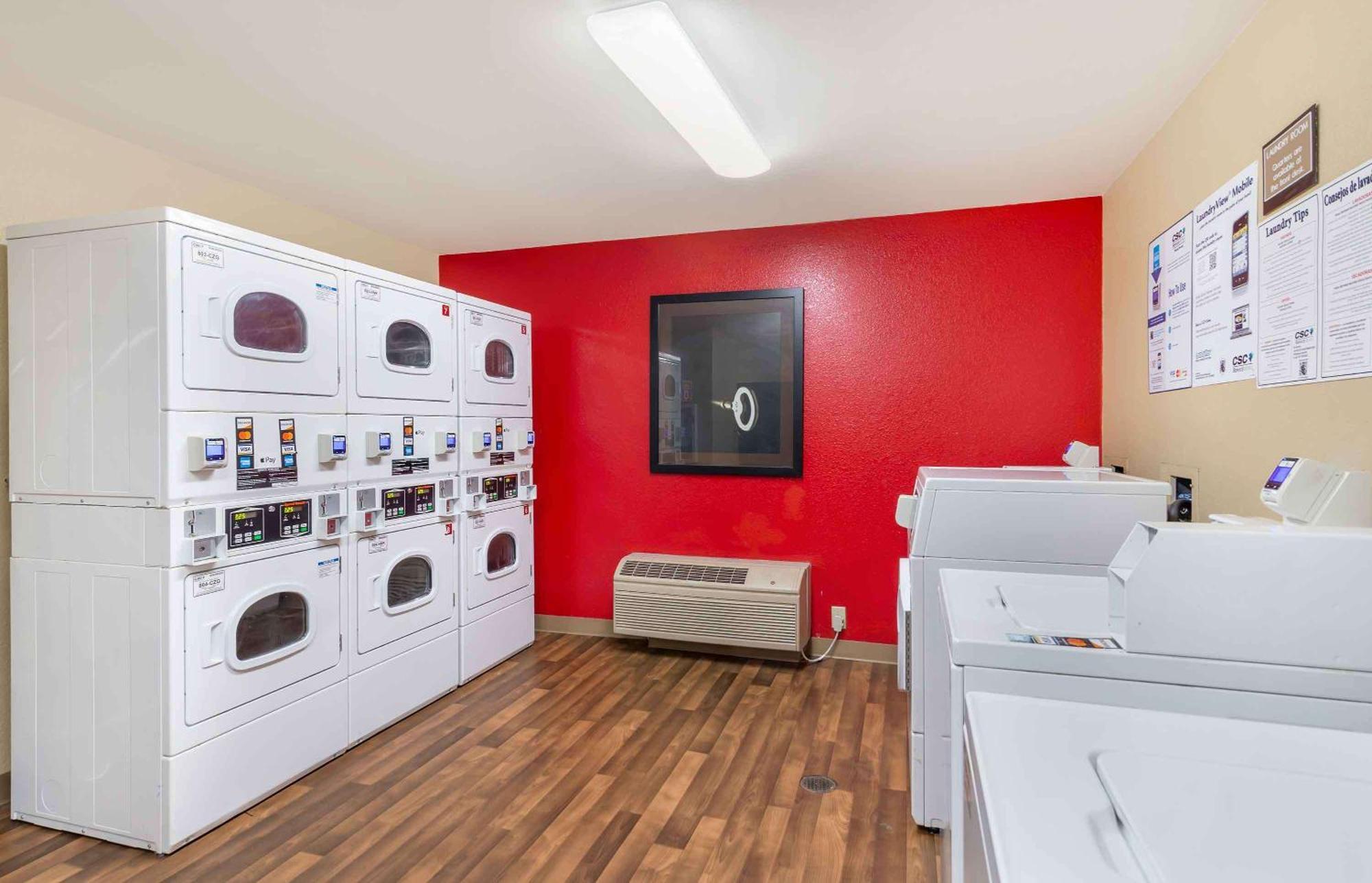 Suburban Studios Columbus Bradley Park מראה חיצוני תמונה