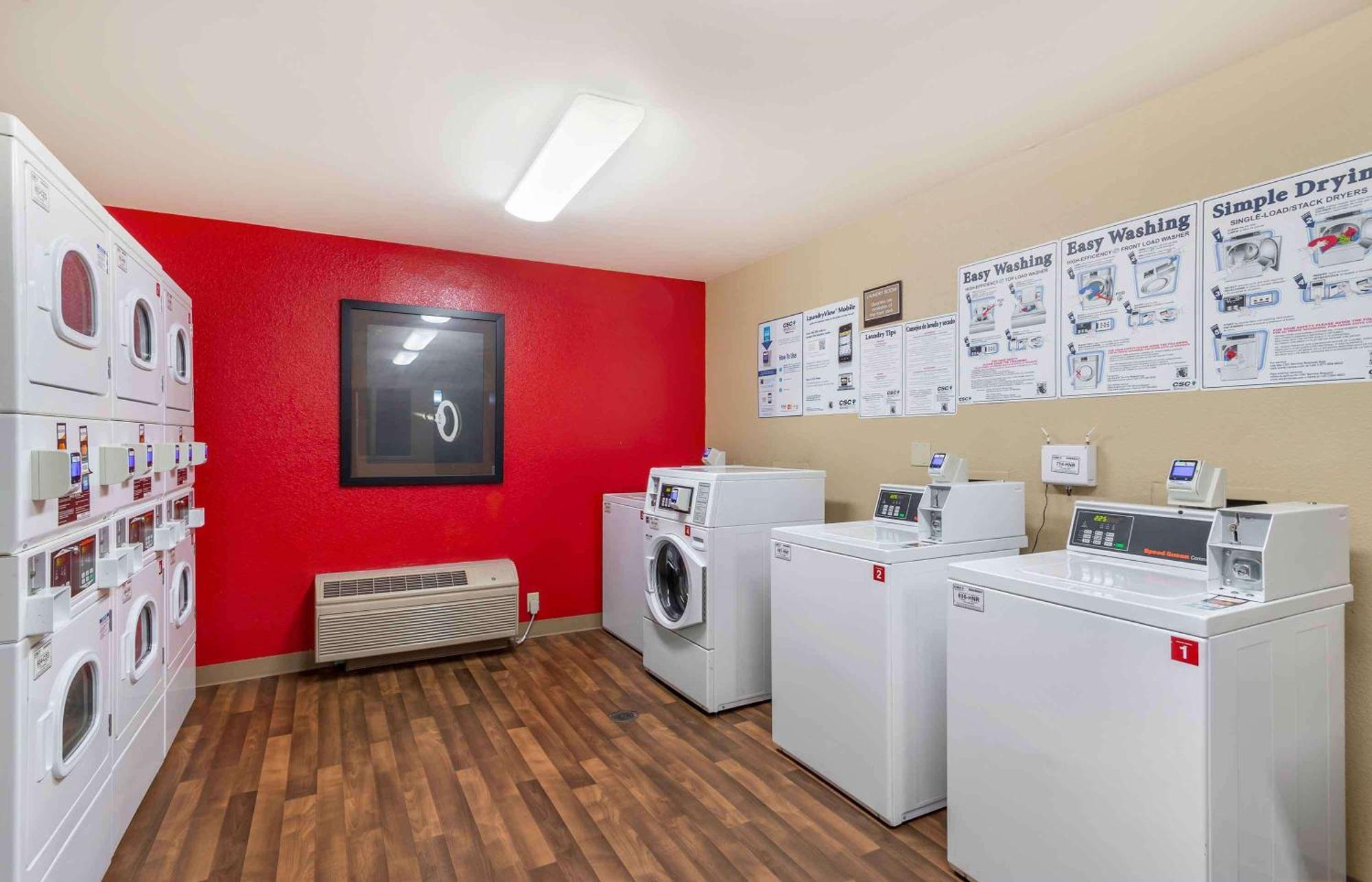 Suburban Studios Columbus Bradley Park מראה חיצוני תמונה